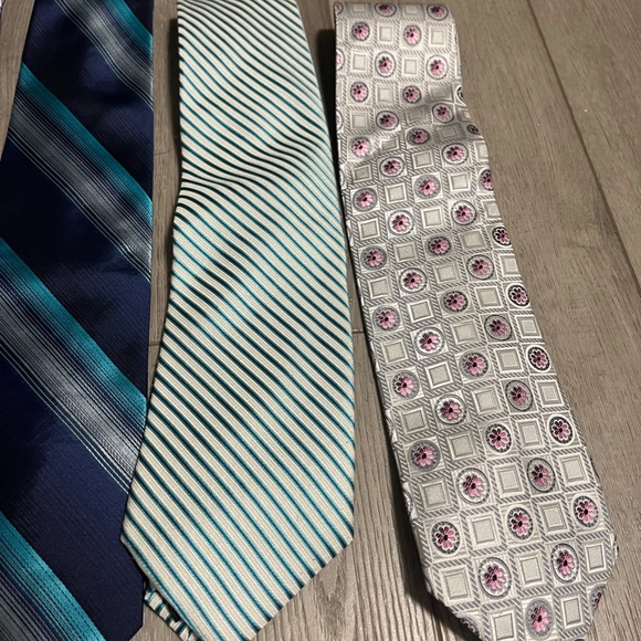 3/$20 Lot of 4 Men's Neck Ties Arrow/DKNY/Colors/Pronto Uomo Brands - Picture 3 of 4